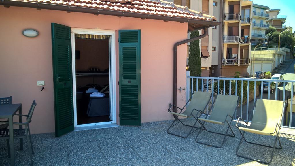 Hotel Villa Adele Челе Лигуре Екстериор снимка