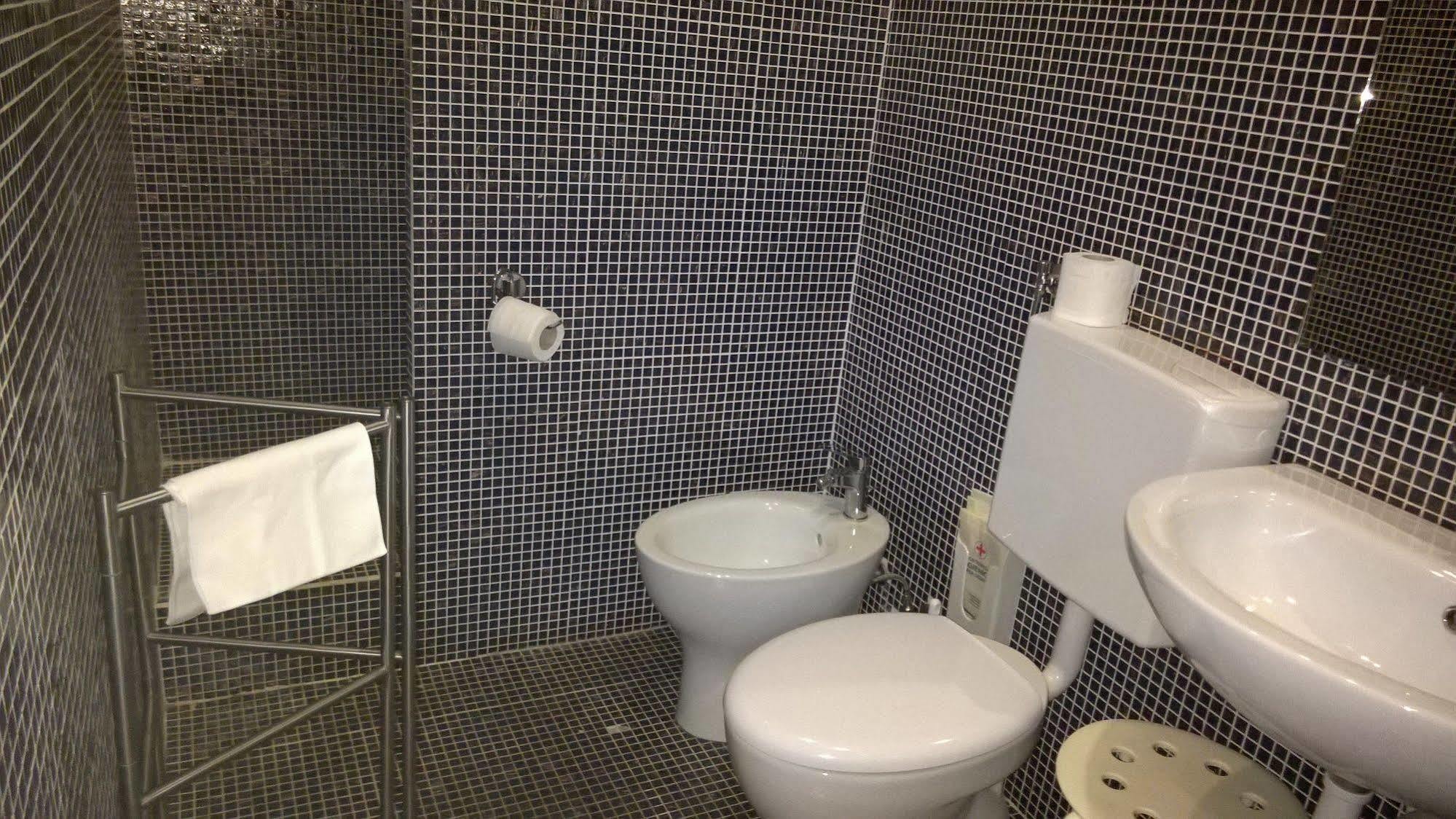 Hotel Villa Adele Челе Лигуре Екстериор снимка