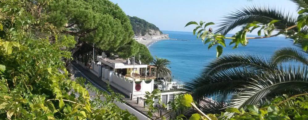 Hotel Villa Adele Челе Лигуре Екстериор снимка
